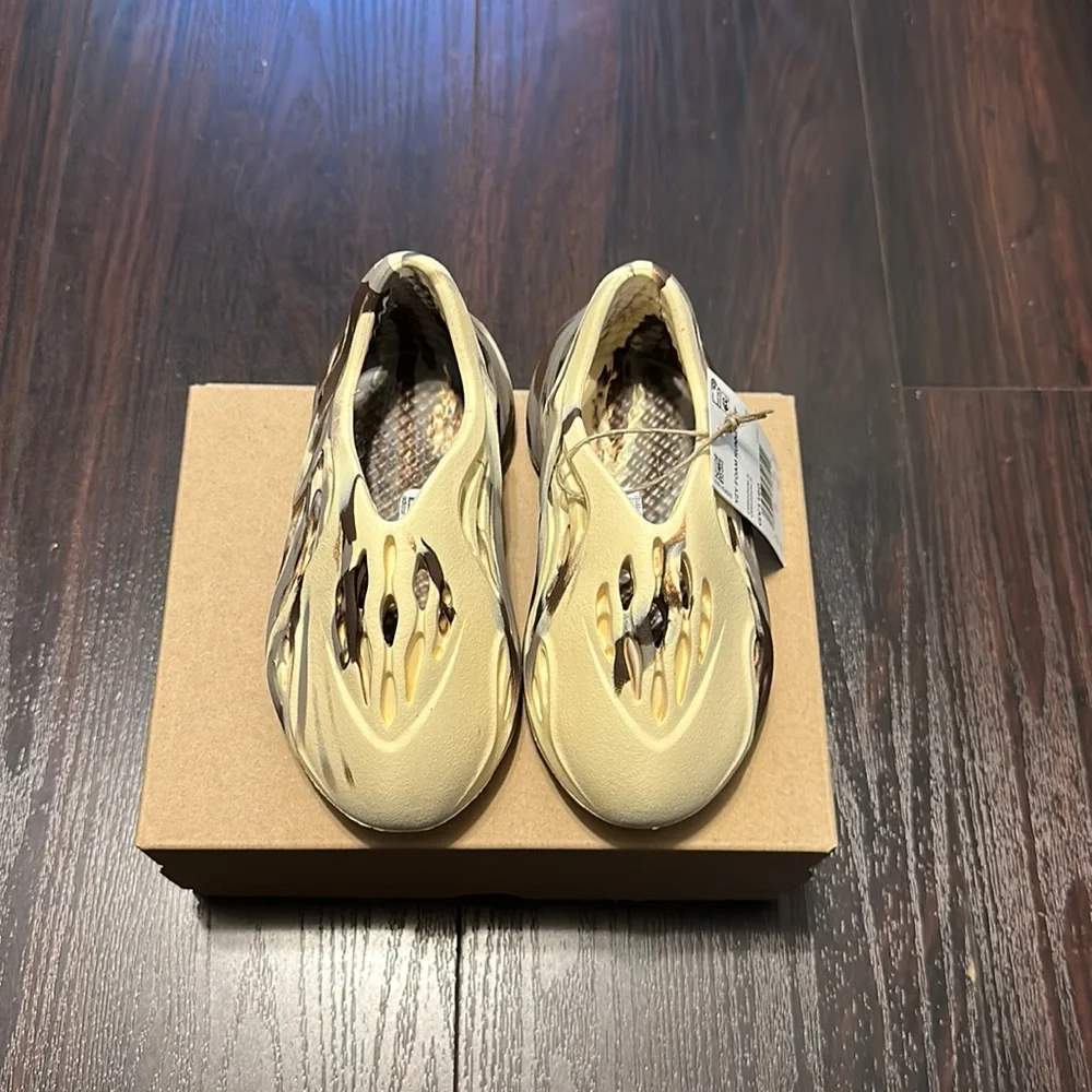 ‼️SOLD‼️ Yeezy Foam Runner Infants “MX Cream Clay” - Picture 2 of 10